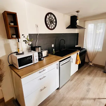 Location T3 Jardin Avec Piscine *