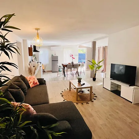 Location T3 Jardin Avec Piscine