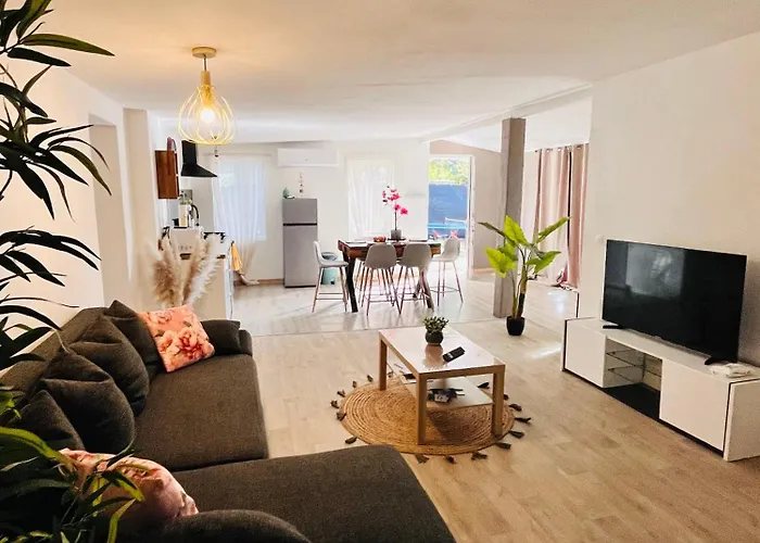 Location T3 Jardin Avec Piscine